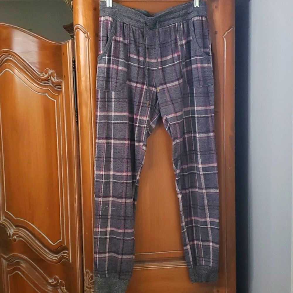 Lounge pants/PJ bottoms. Gray plaid. Big pockets.